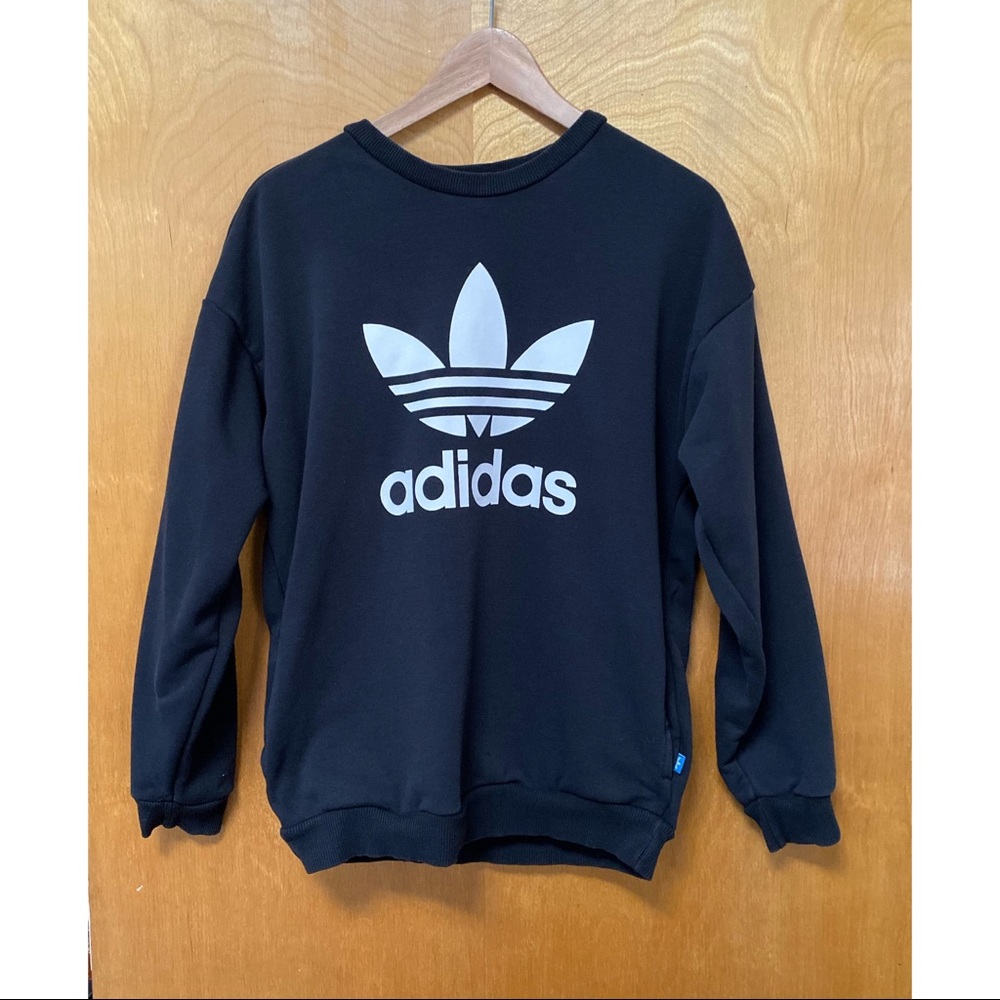 Adidas crew neck sweatshirt with pockets.
